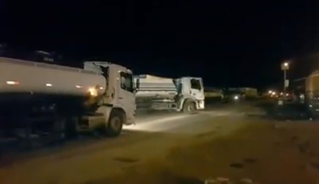 PRF faz operação para liberar caminhoneiros em Riachão do Jacuípe que querem seguir viagem