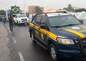 População de Capim Grosso realizada grande passeata em apoio a greve dos caminhoneiros