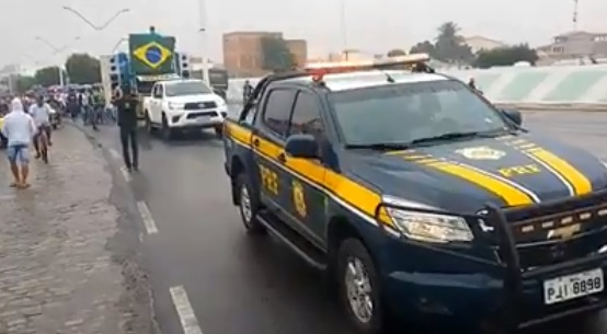 População de Capim Grosso realizada grande passeata em apoio a greve dos caminhoneiros