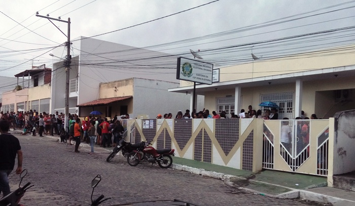 Cartório Eleitoral de Coité recebe cerca de 250 pessoas no último dia para fazer ou transferir titulo para outro domicilio