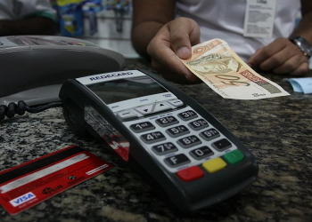 Novas regras do cartão e do cheque especial trazem risco de superendividamento