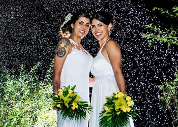 Bailarina do Faustão Karina Barros e Camila Benfica se casam no Rio