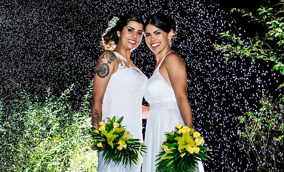 Bailarina do Faustão Karina Barros e Camila Benfica se casam no Rio