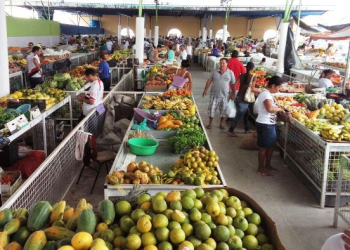 Greve dos caminhoneiros não impede que frutas e verdura cheguem ao centro de abastecimento de Coité