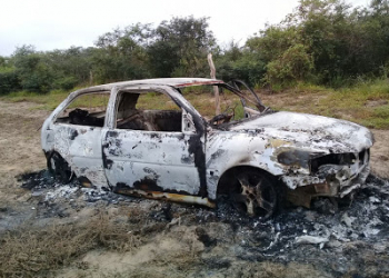Dois corpos são encontrados carbonizados em carro incendiado
