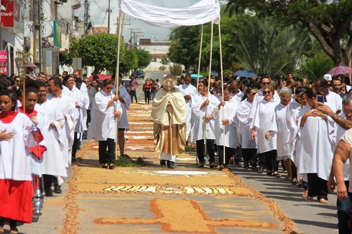 Católicos coiteenses participam de celebração e missa de Corpus Christi
