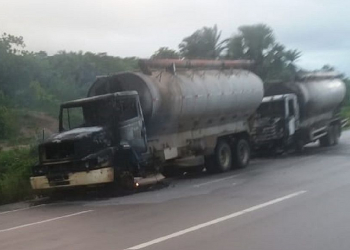Caminhões são incendiados na BR 101; vídeo mostra destruição