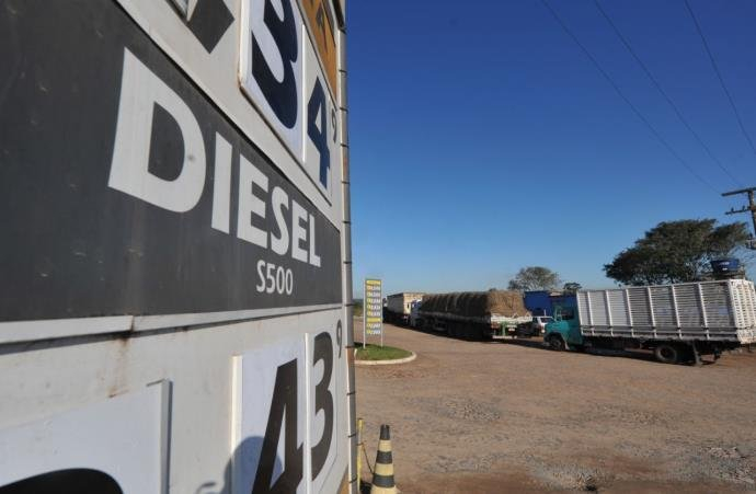 Postos de pelo menos 15 Estados vão vender gasolina com desconto de até 40%