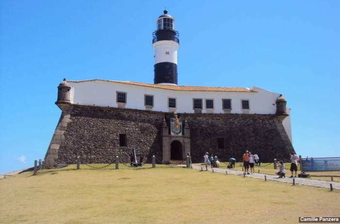 Farol da Barra é palco de peça sobre a história da Bahia para estudantes
