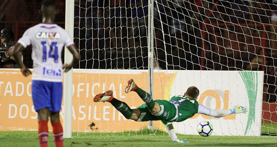 Em jogo que goleiro fez gol contra, Bahia perde para o Sport na Ilha