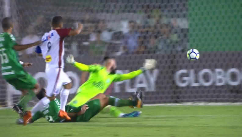 Brasileirão: luzense Carlos ‘estreia’ pelo Paraná Clube ao marcar o gol de empate contra a Chapecoense