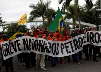 Petroleiros mantêm greve, mas descartam falta de combustível
