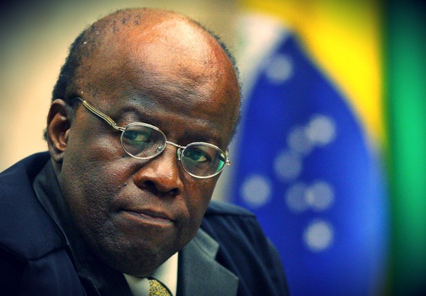 Desistência de Joaquim Barbosa agrada tucanos e candidatos de esquerda; PSB diz respeitar, mas lamenta decisão