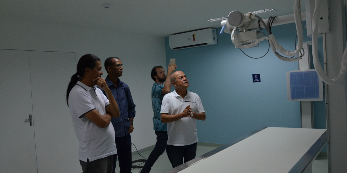 Em comitiva, Joseildo visita instalações da Policlínica de Alagoinhas