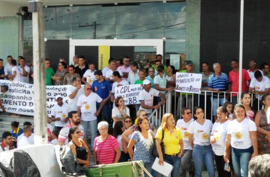 População de Mairi protesta contra o fechamento da Agência do Banco do Brasil