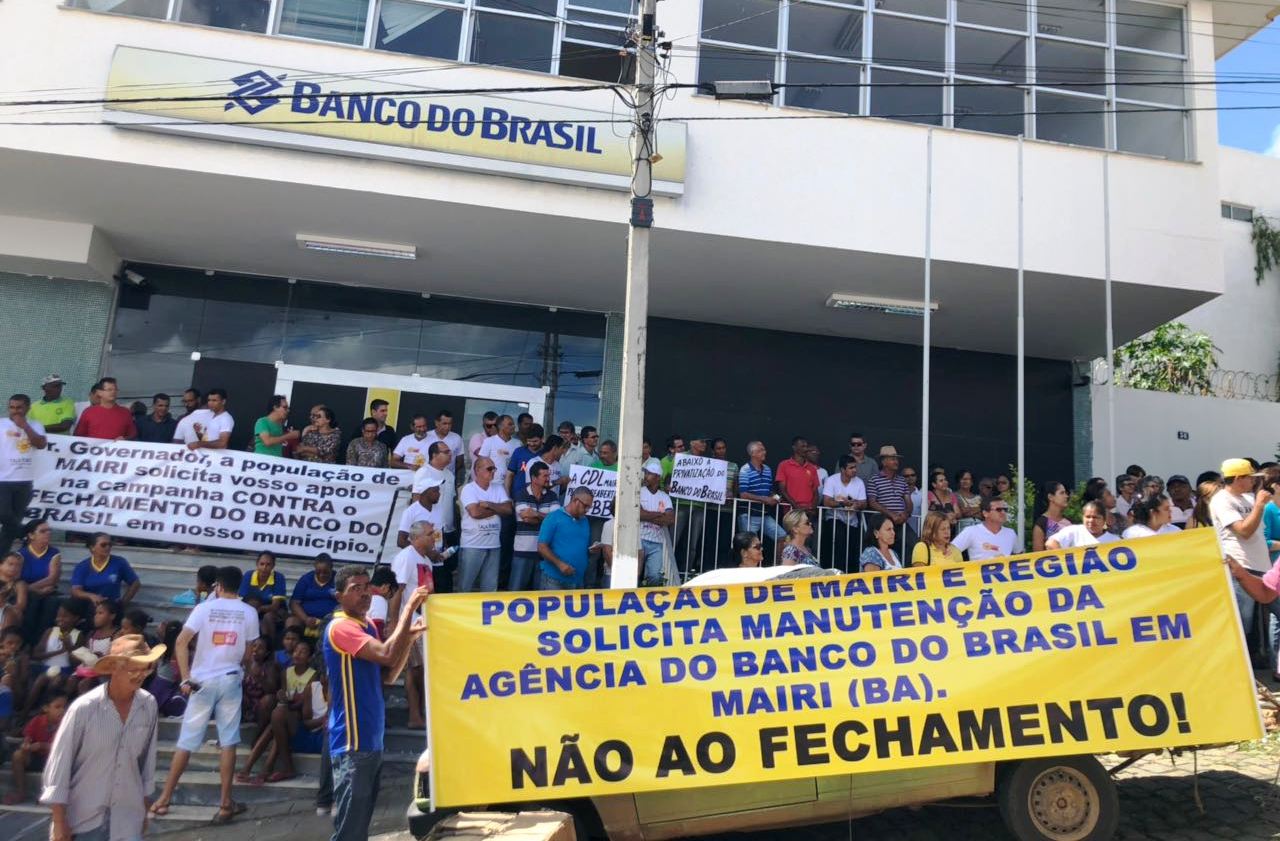 População de Mairi protesta contra o fechamento da Agência do Banco do Brasil