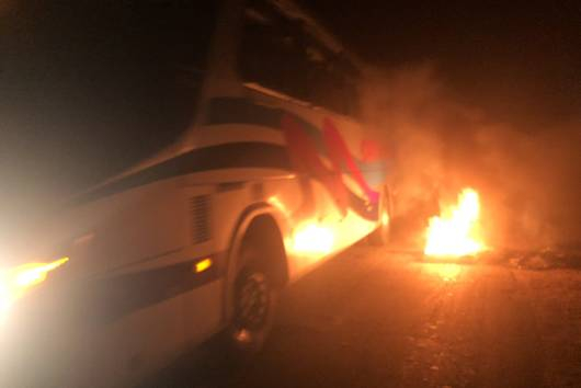 Caminhoneiros fecham rodovia em protesto contra alta do diesel em Santaluz