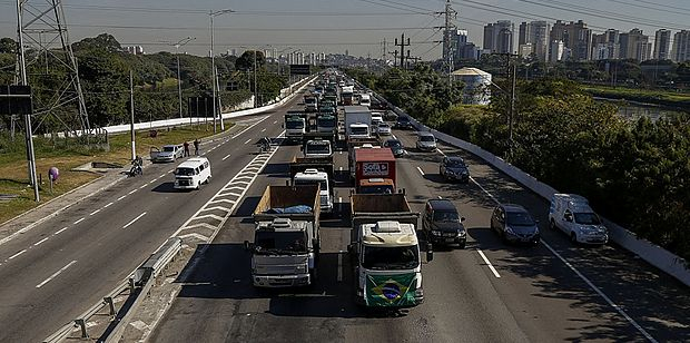 Apesar de acordo em Brasília, caminhoneiros mantêm paralisação nas rodovias baianas
