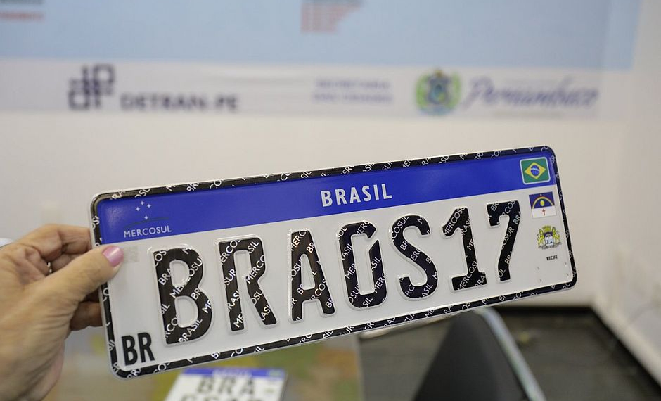 Implantação das novas placas de veículos padrão começa dia 1° de dezembro