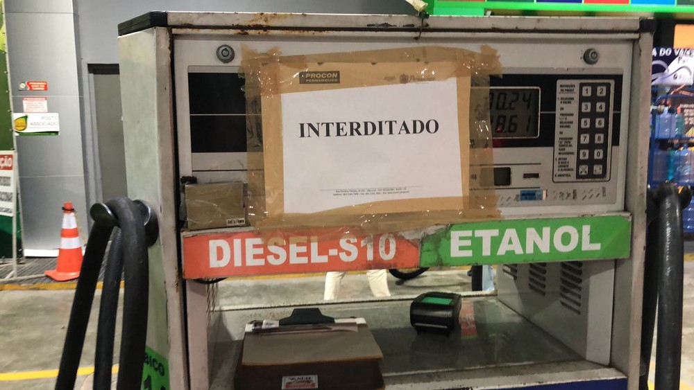 Protesto de caminhoneiros afeta fornecimento e gasolina chega a ser vendida a R$ 8,99 no Recife