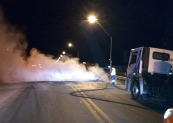 Caminhoneiros bloqueiam rodovias baianas em protesto contra alta do diesel