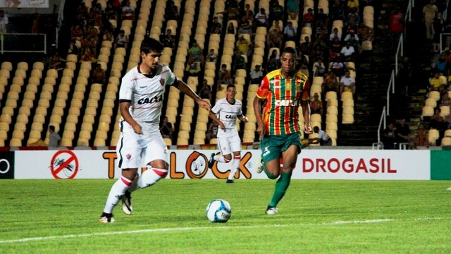 Copa do NE: Vitória perde de 3 a 0 para o Sampaio Corrêa com duas falhas de Caique