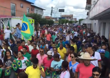 Manifestação das rodovias ganha às ruas e avenidas de Riachão do Jacuípe