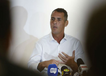 Em gravação, vereador suspeito de envolvimento na morte de Marielle conversa com miliciano