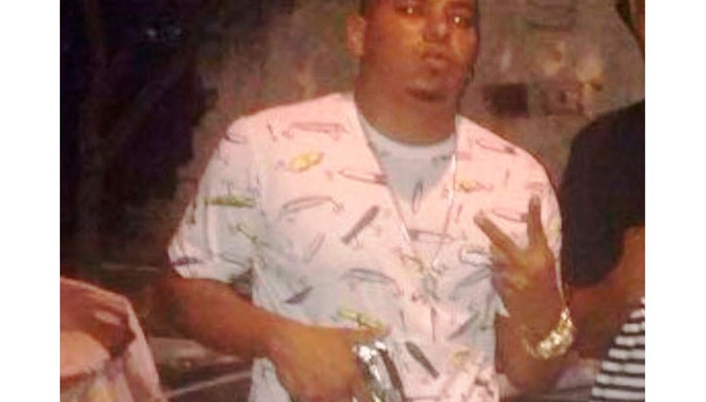 Suspeito de tráfico e homicídios que ostentava armas na web é morto em confronto com polícia em Salvador