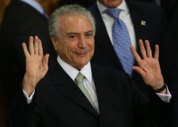 Temer quer baixar preço de combustível e energia elétrica para aumentar popularidade