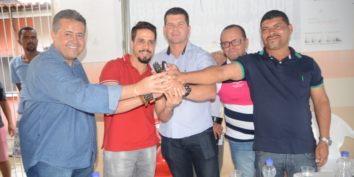 São José do Jacuípe: prefeito entrega veículos e assina ordens de serviços no ato de comemoração dos 29 anos de emancipação política