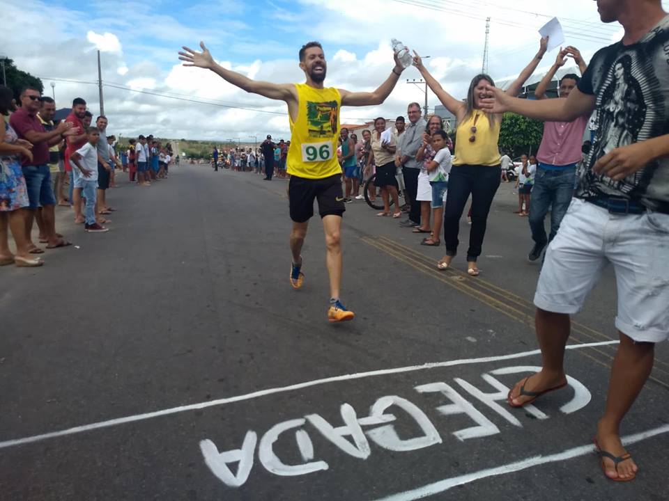 São José do Jacuípe: prefeito entrega veículos e assina ordens de serviços no ato de comemoração dos 29 anos de emancipação política