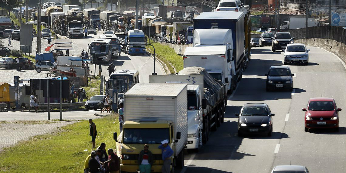 AGU cobra mais R$ 506,5 milhões em multas a 46 empresas transportadoras