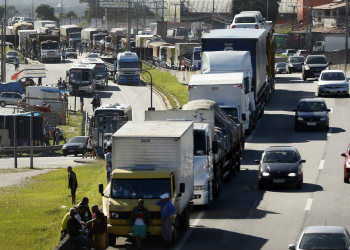AGU cobra mais R$ 506,5 milhões em multas a 46 empresas transportadoras