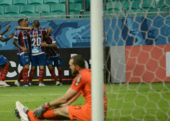 Com gol de Mena no finalzinho Bahia vence o Corinthians na Arena Fonte Nova