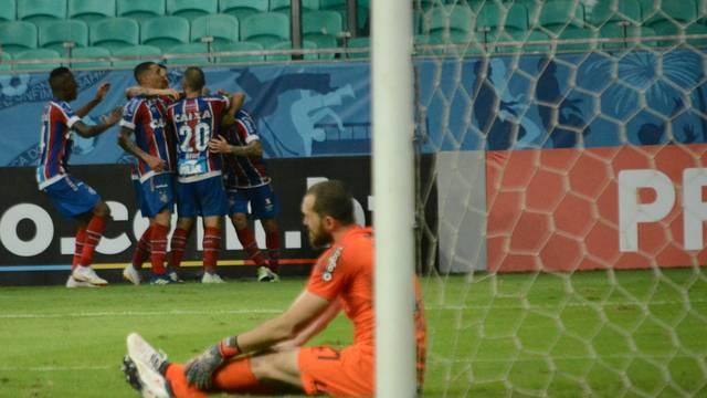 Com gol de Mena no finalzinho Bahia vence o Corinthians na Arena Fonte Nova