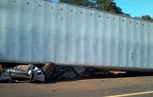 Caminhonete S-10 com placa de Serrolândia é esmagada por carreta no estado do Maranhão; dois morrem (atualizada às 16h31)