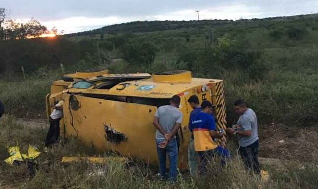 Carro forte é atacado por criminosos na BA 233