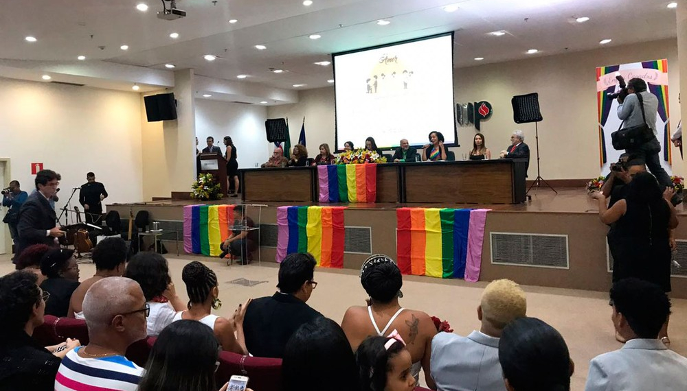 Salvador – Nove casais homoafetivos celebram união em cerimônia coletiva gratuita
