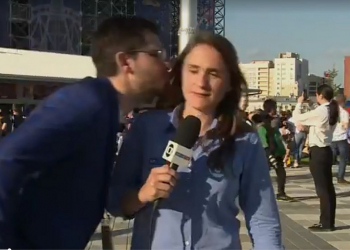 Torcedor tenta beijar repórter da Globo na Rússia