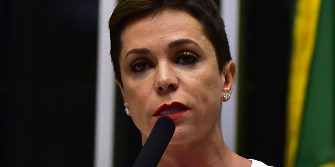 PF faz busca e apreensão em gabinete da deputada Cristiane Brasil