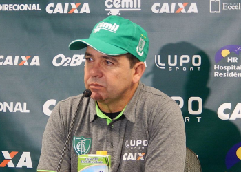 Treinador Enderson Moreira deixa o América Mineiro e acerta com o Bahia