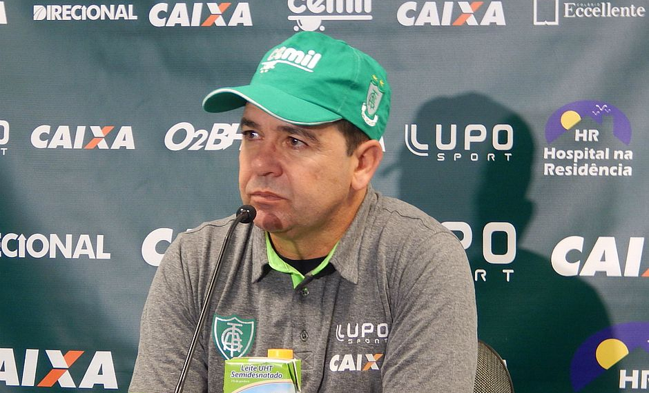 Treinador Enderson Moreira deixa o América Mineiro e acerta com o Bahia