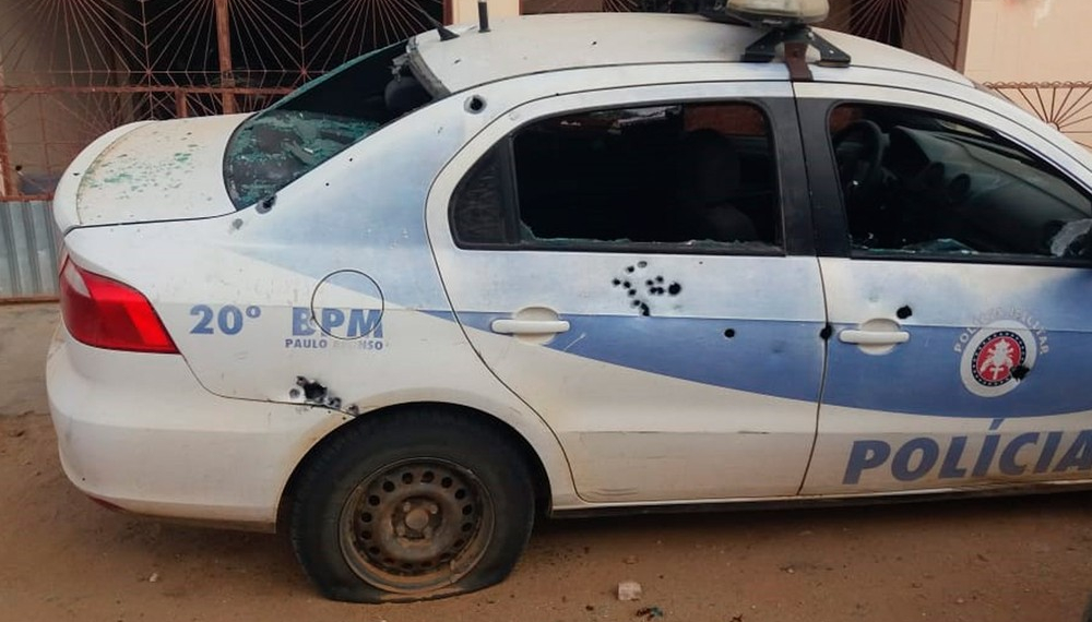 Grupo explode agência na cidade de Abaré e foge de barco com dinheiro do cofre