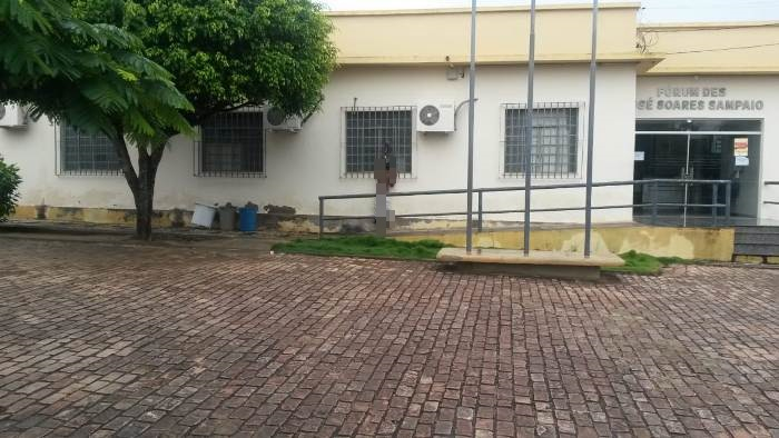 Itiúba – Policia investiga morte de homem enforcado em janela do Fórum