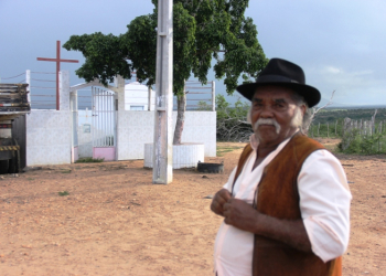 Fazendeiro mandou construir o próprio cemitério na porta de casa  e registrou em cartório; caixão também já está pago