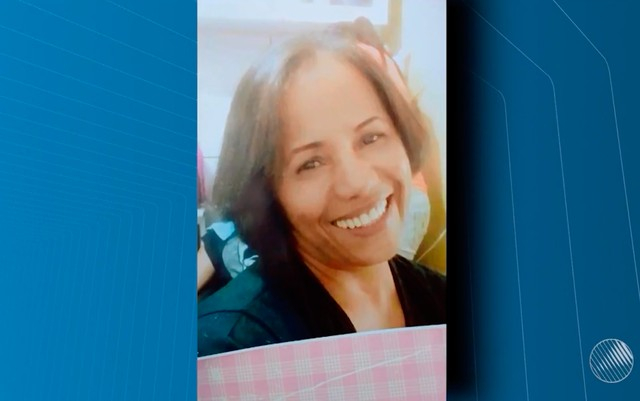 Mulher morre após bater a cabeça em teto de ônibus e cair sobre poltrona quando coletivo passava por quebra-molas na BA