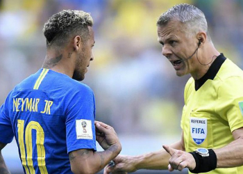 Neymar é o 2º com mais cartões amarelos na história da Seleção