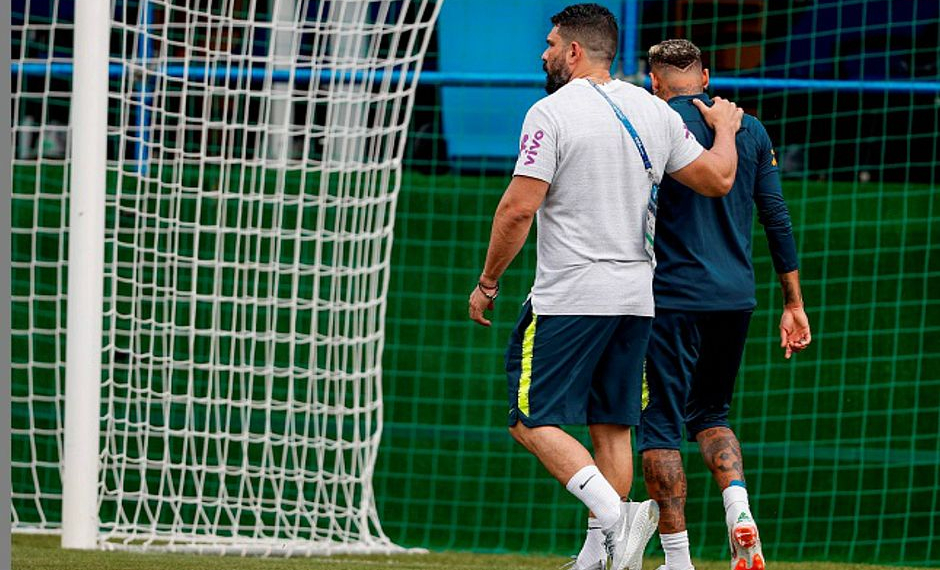 Neymar se queixa de dor e deixa treino da Seleção antes do fim