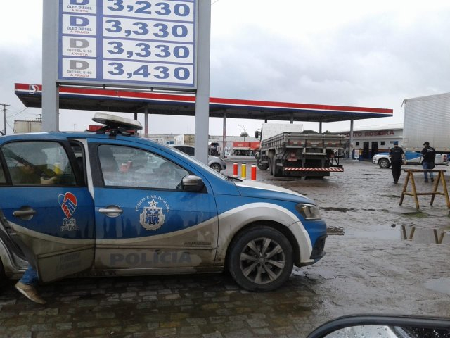 Criança de 1 ano e três meses morre atropelada por caminhão em posto de combustíveis